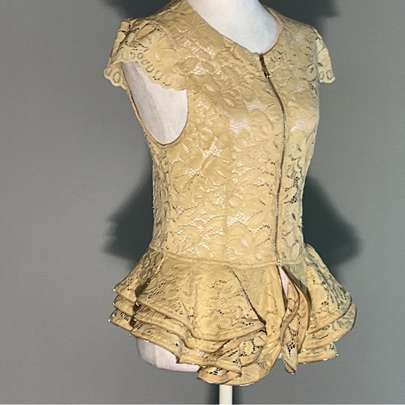 Oh Yes! Cream Lace Top, Layered Peplum Skirt Trimmed in Gold Zippers Cap Sleeves - Picture 6 of 16
